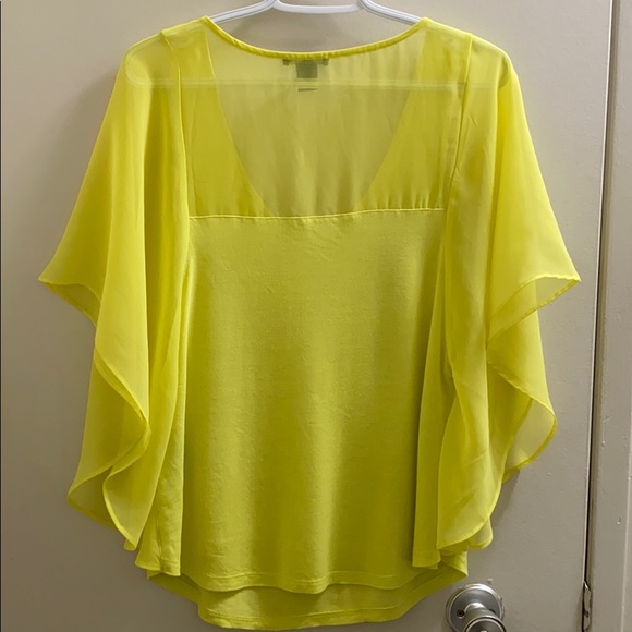 💜4/$30 - Bright yellow flowy-sleeve top - Picture 2 of 2